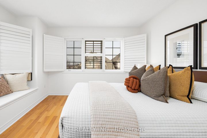 Photo 19 at 3 Mansard Drive, Jefferson, Richmond Hill