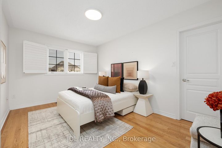 Photo 23 at 3 Mansard Drive, Jefferson, Richmond Hill