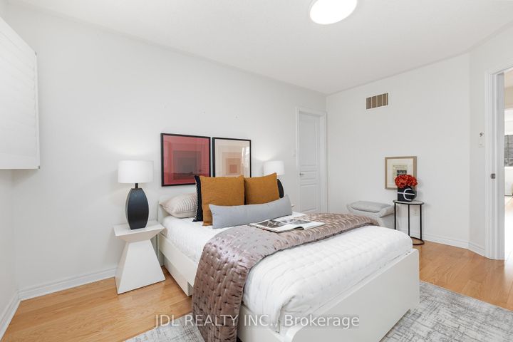 Photo 25 at 3 Mansard Drive, Jefferson, Richmond Hill