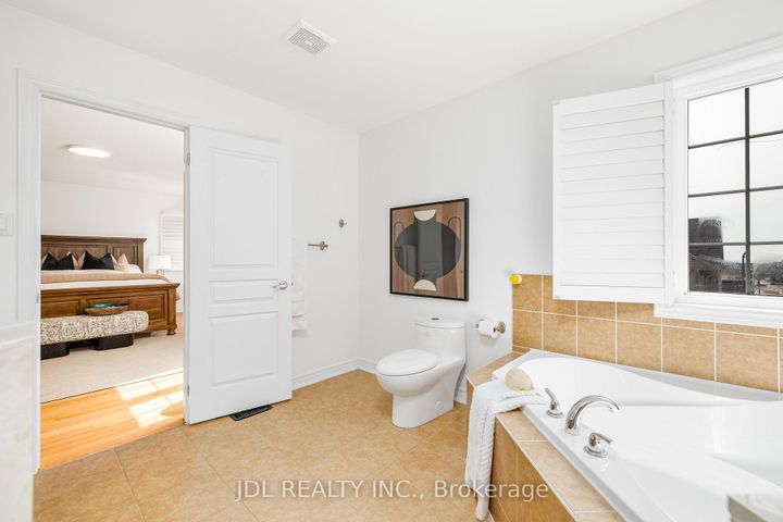 Photo 34 at 3 Mansard Drive, Jefferson, Richmond Hill