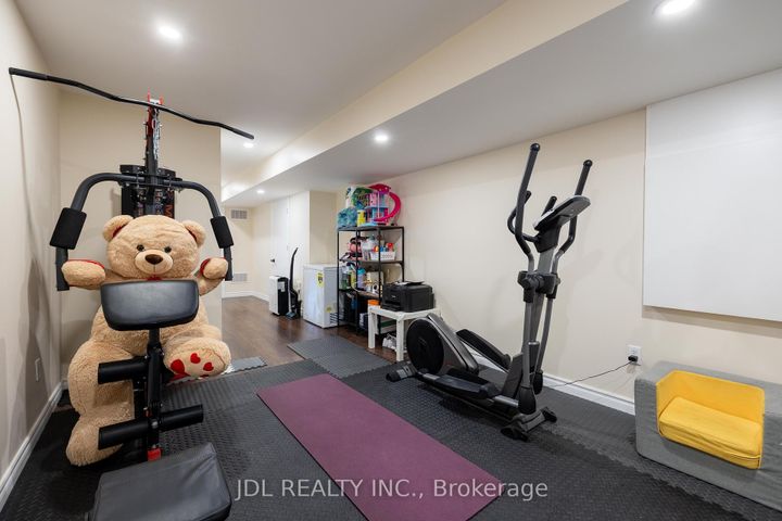 Photo 37 at 3 Mansard Drive, Jefferson, Richmond Hill