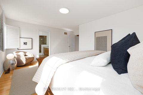 Photo 30 at 3 Mansard Drive, Jefferson, Richmond Hill