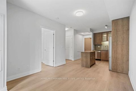 Photo 9 at 709B - 9090 Yonge Street, South Richvale, Richmond Hill