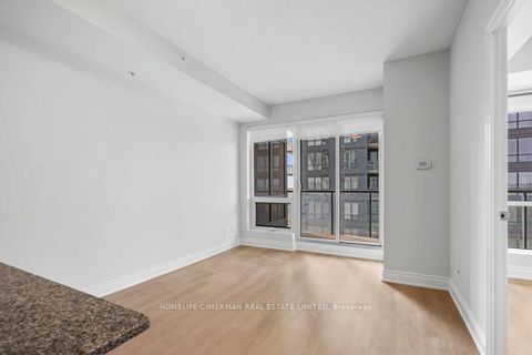 Photo 10 at 709B - 9090 Yonge Street, South Richvale, Richmond Hill