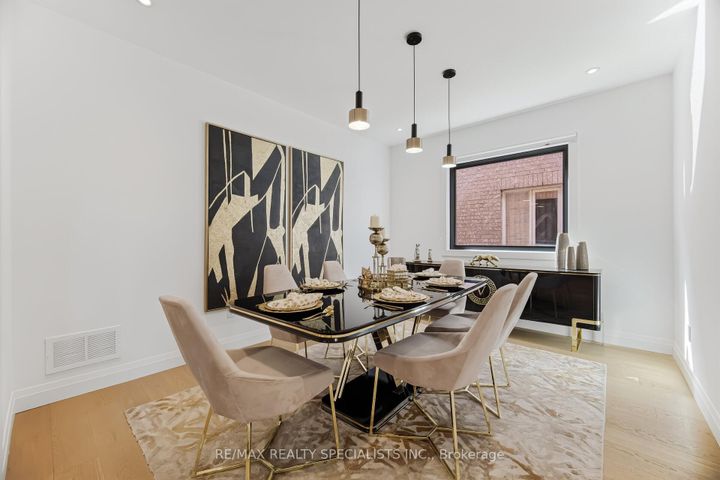 Photo 6 at 304 Barondale Drive, Hurontario, Mississauga