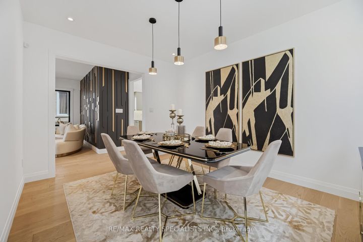 Photo 7 at 304 Barondale Drive, Hurontario, Mississauga