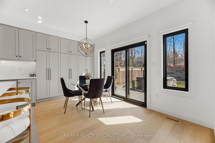 Photo 13 at 304 Barondale Drive, Hurontario, Mississauga