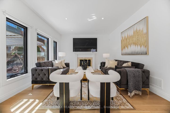 Photo 14 at 304 Barondale Drive, Hurontario, Mississauga