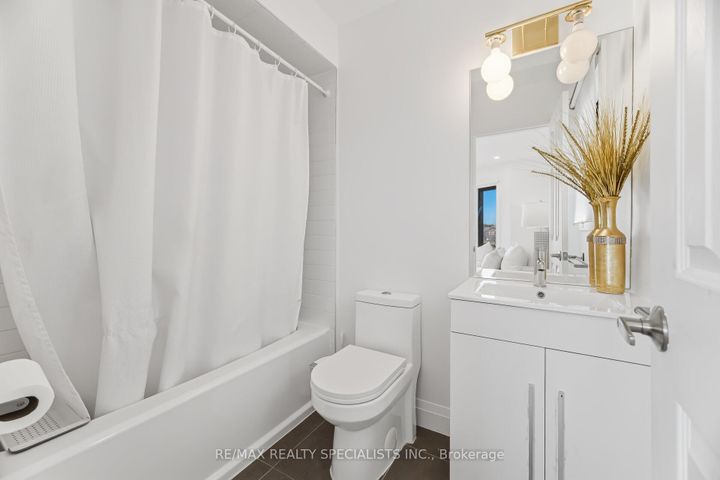 Photo 20 at 304 Barondale Drive, Hurontario, Mississauga