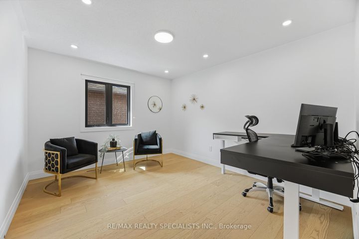 Photo 22 at 304 Barondale Drive, Hurontario, Mississauga