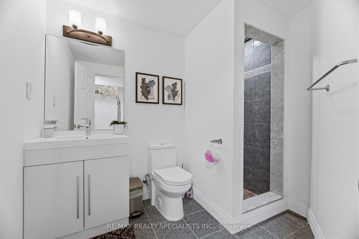 Photo 26 at 304 Barondale Drive, Hurontario, Mississauga