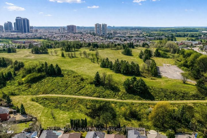 Photo 30 at 304 Barondale Drive, Hurontario, Mississauga