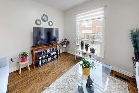 Photo 3 at 179 Campbell Avenue, Yorkhill, Vaughan