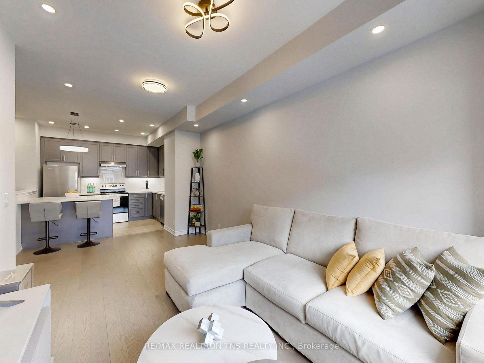 16 Herman Gilroy Lane, Angus Glen, Markham photo number 2