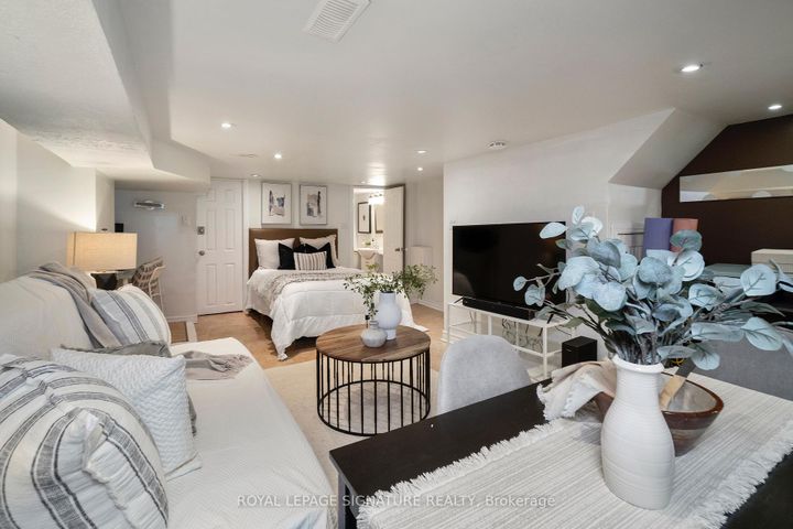 Photo 37 at 215 Yarmouth Road, Junction, Toronto