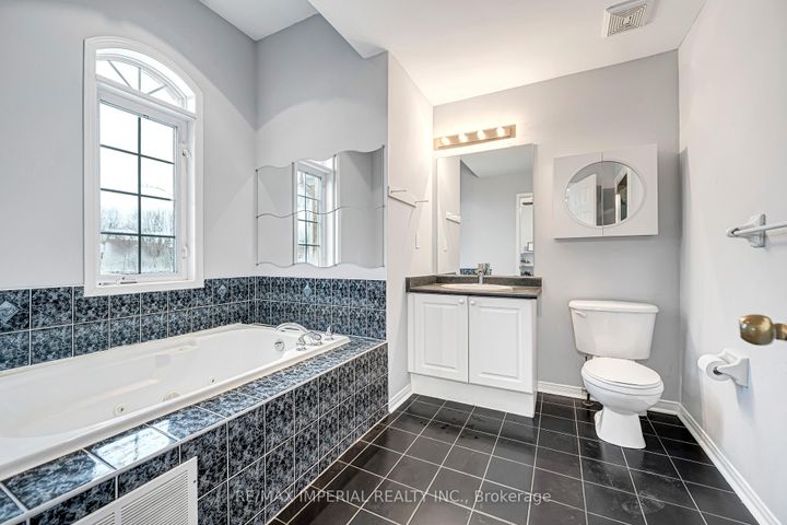 Photo 25 at 95 Long Point Drive, Oak Ridges Lake Wilcox, Richmond Hill