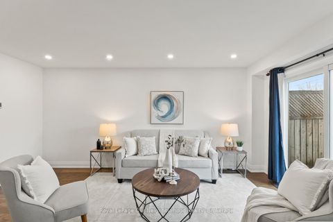 Photo 4 at 571 Berwick Crescent, McLaughlin, Oshawa