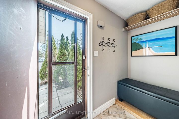 Photo 2 at 7 Morley Crescent, Central Park, Brampton