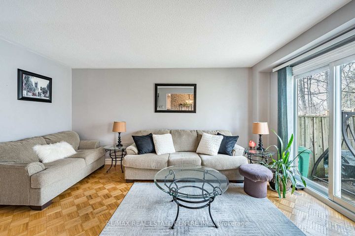 Photo 4 at 7 Morley Crescent, Central Park, Brampton