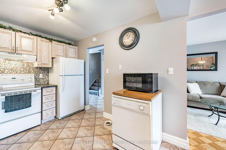 Photo 10 at 7 Morley Crescent, Central Park, Brampton