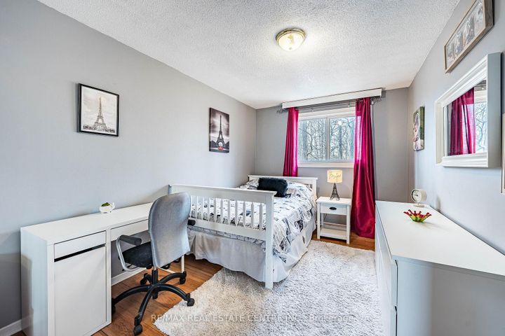 Photo 13 at 7 Morley Crescent, Central Park, Brampton