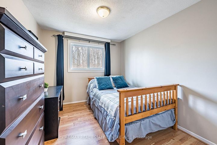 Photo 14 at 7 Morley Crescent, Central Park, Brampton