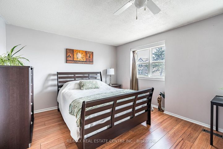 Photo 16 at 7 Morley Crescent, Central Park, Brampton