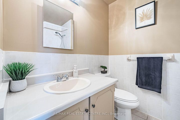 Photo 18 at 7 Morley Crescent, Central Park, Brampton