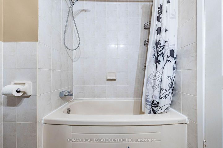 Photo 19 at 7 Morley Crescent, Central Park, Brampton