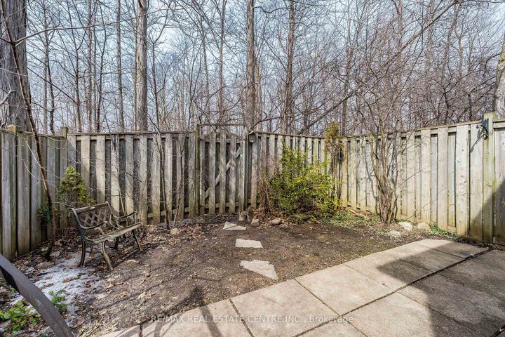 Photo 25 at 7 Morley Crescent, Central Park, Brampton