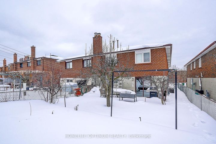 Photo 13 at 58 Hazelnut Crescent N, Pleasant View, Toronto