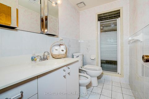 Photo 11 at 58 Hazelnut Crescent N, Pleasant View, Toronto