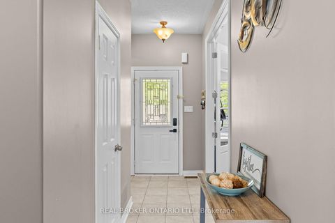 Photo 4 at 17 CRANBERRY Lane, 400 West, Barrie