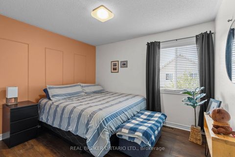 Photo 20 at 17 CRANBERRY Lane, 400 West, Barrie