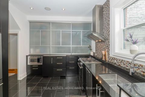 Photo 8 at 136 Spruce Street, South St. James Town, Toronto