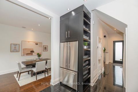 Photo 10 at 136 Spruce Street, South St. James Town, Toronto