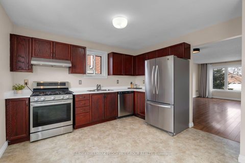 Photo 3 at 47 Chalmers Drive, Painswick South, Barrie