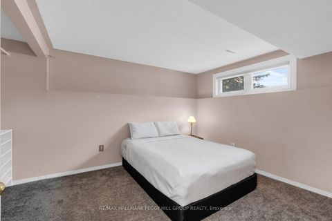 Photo 8 at 47 Chalmers Drive, Painswick South, Barrie