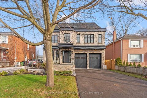 Photo 2 at 38 Ridgevale Drive, Lawrence, Toronto