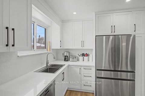 Photo 9 at 37 Avis Crescent, Parkview, Toronto