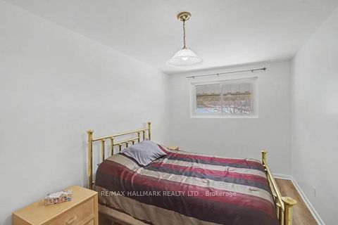 Photo 12 at 37 Avis Crescent, Parkview, Toronto