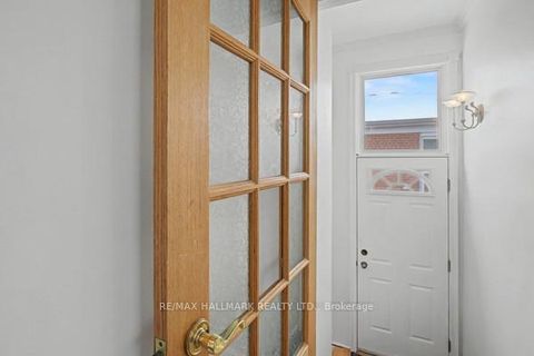 Photo 15 at 37 Avis Crescent, Parkview, Toronto