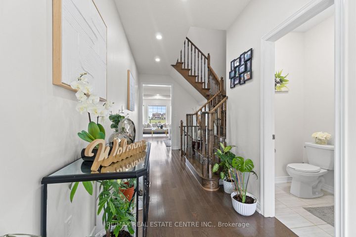 Photo 3 at 8 Oconnor Crescent, Northwest Brampton, Brampton