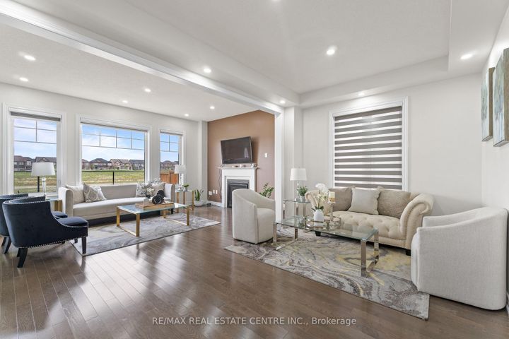 Photo 4 at 8 Oconnor Crescent, Northwest Brampton, Brampton