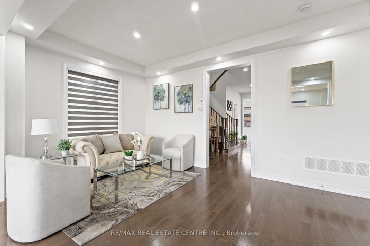 Photo 5 at 8 Oconnor Crescent, Northwest Brampton, Brampton