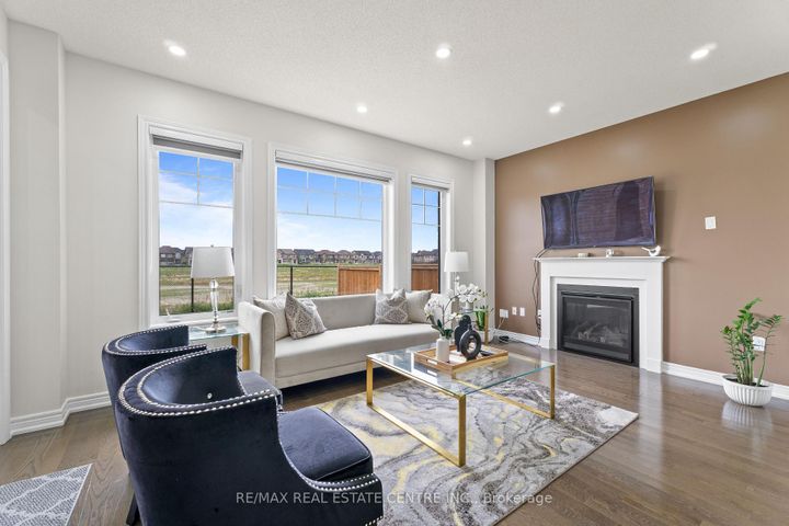 Photo 6 at 8 Oconnor Crescent, Northwest Brampton, Brampton