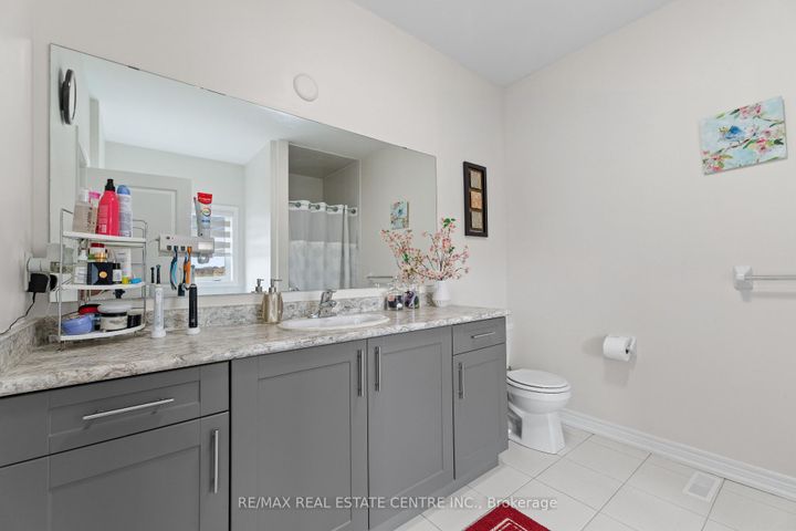 Photo 16 at 8 Oconnor Crescent, Northwest Brampton, Brampton