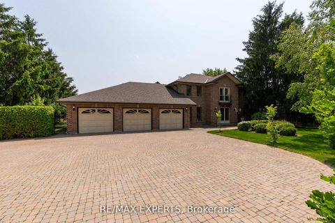 Photo 2 at 80 Colucci Drive, East Woodbridge, Vaughan