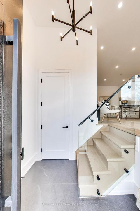 Photo 2 at 104 Yardley Avenue, Parkview, Toronto