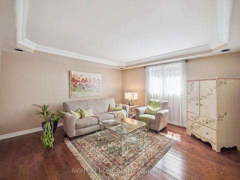 Photo 6 at 100 Carlyle Crescent, Aurora Highlands, Aurora